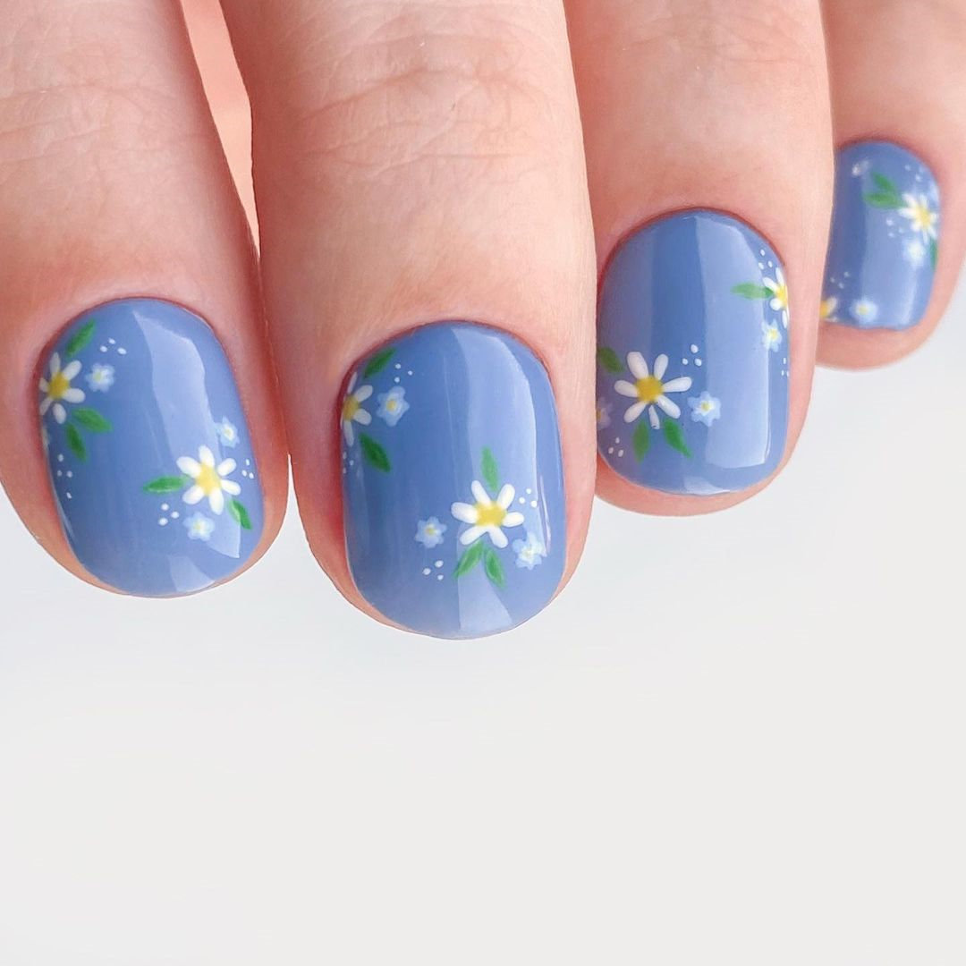 Daisy and Forget Me Nots Nails Ideas