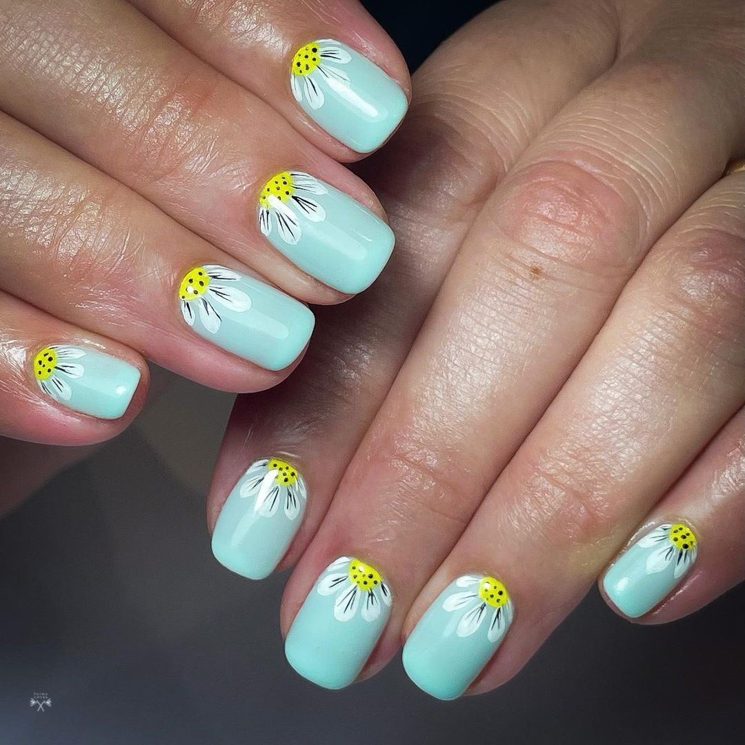 Pretty Daisy Nails for Spring