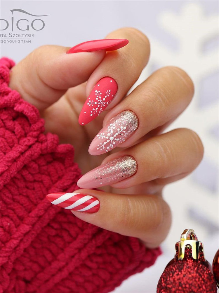 Classic Candy Cane Nails for Christmas