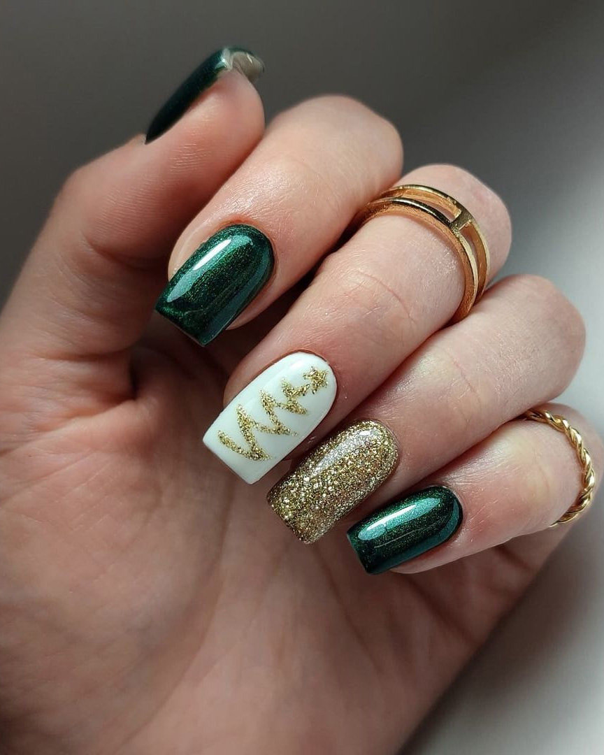 Green and Gold Christmas Nails Design