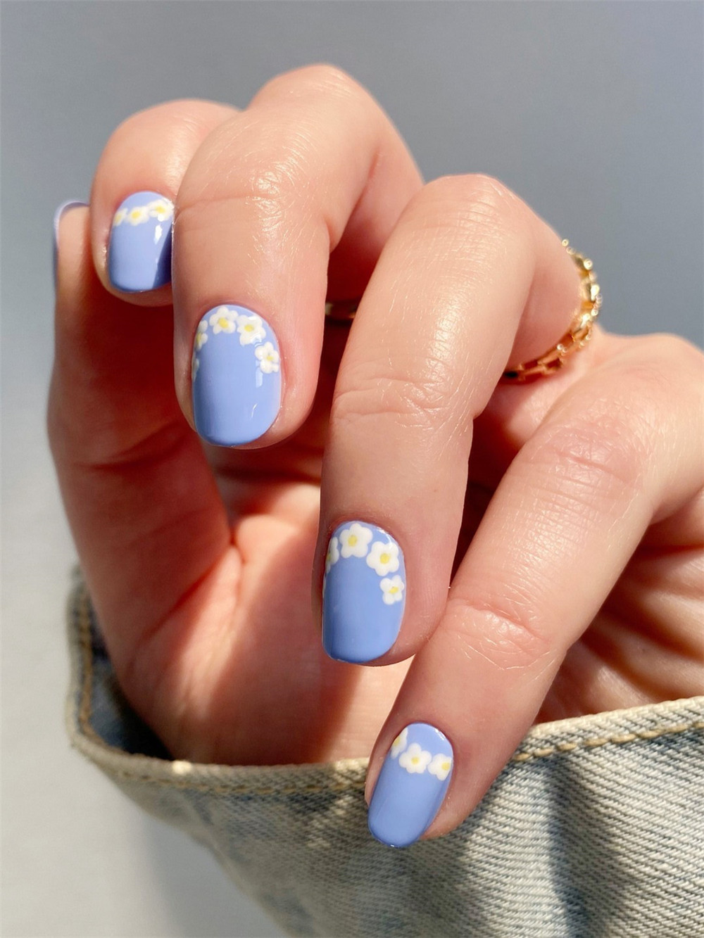 Cute Blue Nails with Flowers for Spring