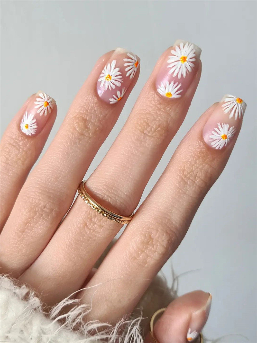 Cute Hand Painted Daisy Nail Designs