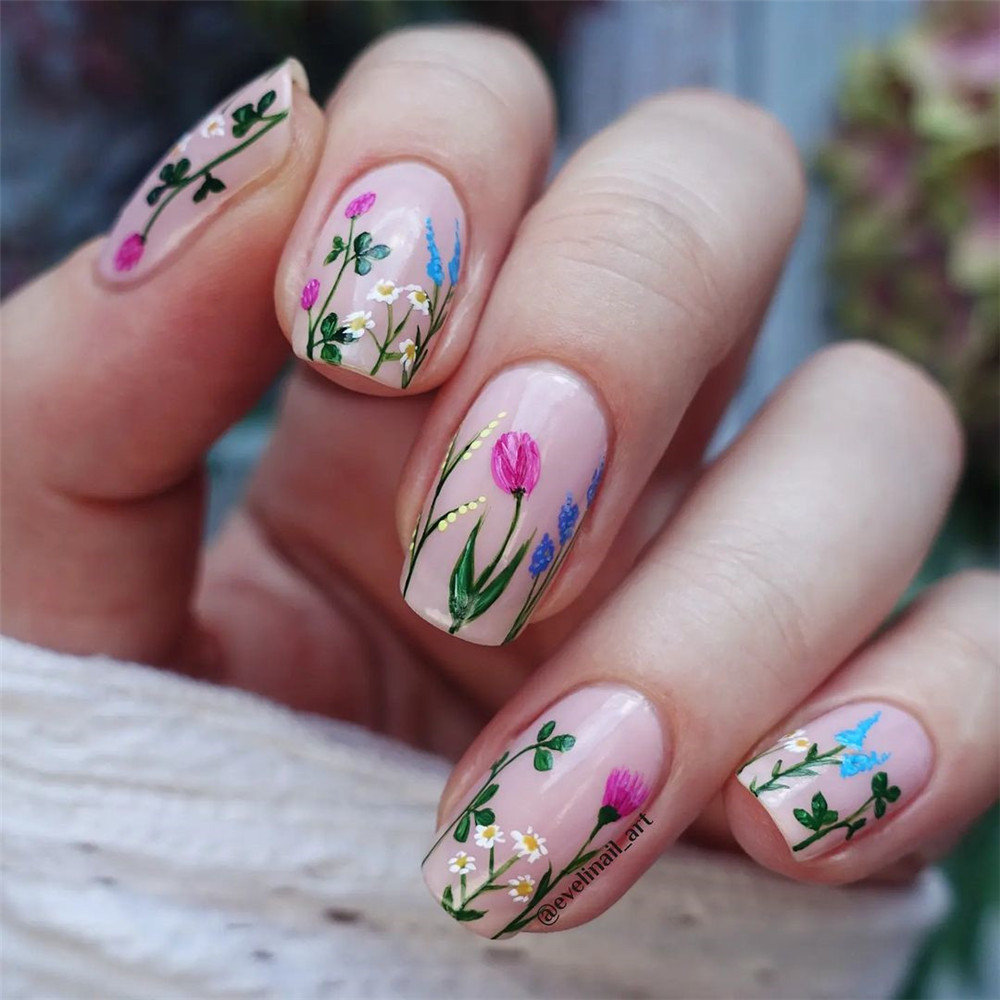 Pretty Hand Painted Flower Manicure