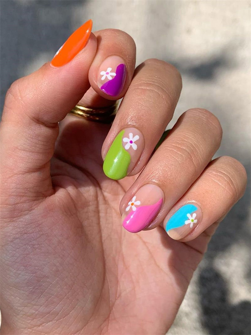 Cute Colorful Nail Art with Daisy