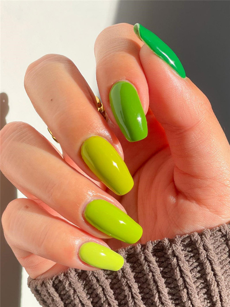 Trendy Gradient Green Nails Idea