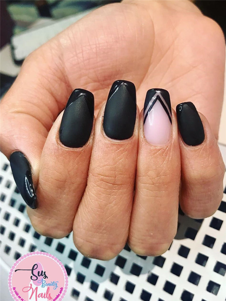 Black V-Shape French Tip Nails - SOSO Nail Art