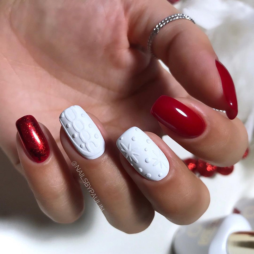 Red and White Knitted Nail Art for Christmas