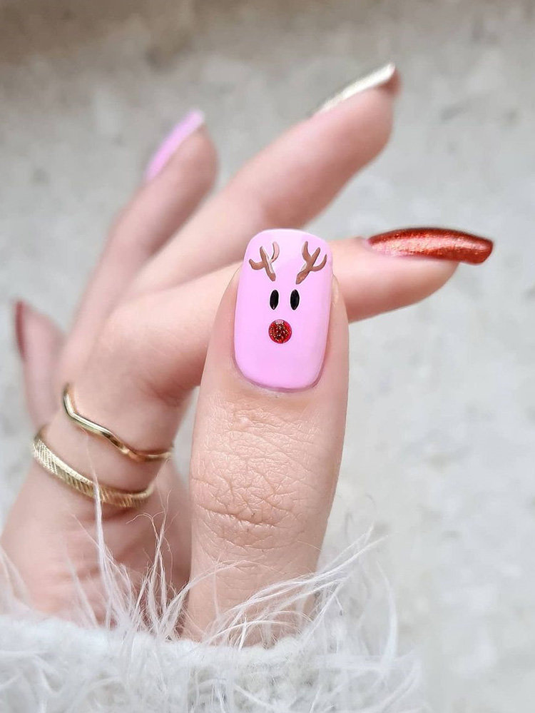 Cute Reindeer Christmas Nails Ideas