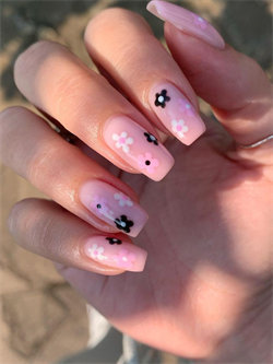 Cute Flower Nails Design