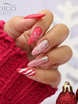 Classic Candy Cane Nails for Christmas