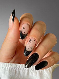 Chic Black Nails for New Years Eve