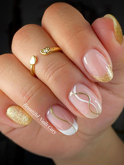 Sparkly Gold Swirls Nails for Winter